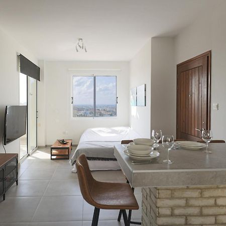 Eden Blue-Horizon 1B, Paphos, Sea View, Pool Apartment Konia ภายนอก รูปภาพ